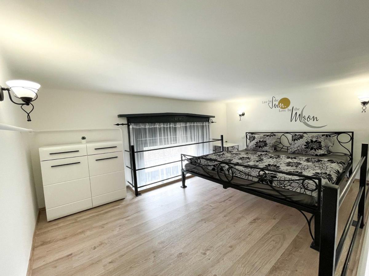 Manyi Apartman 2 Debrecen Buitenkant foto