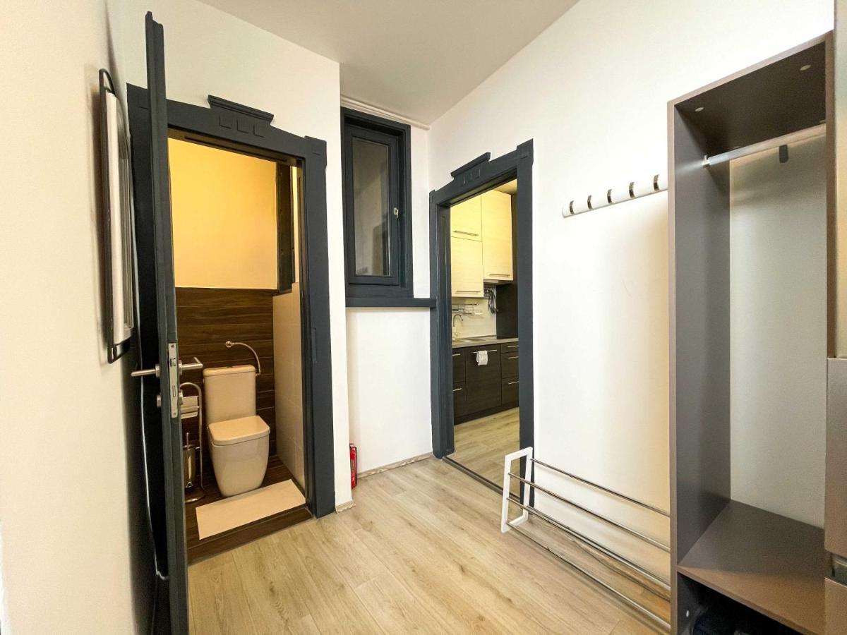 Manyi Apartman 2 Debrecen Buitenkant foto